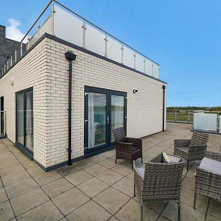 Modern Apartments With Free Parking Near Heathrow Colnbrook Exterior photo