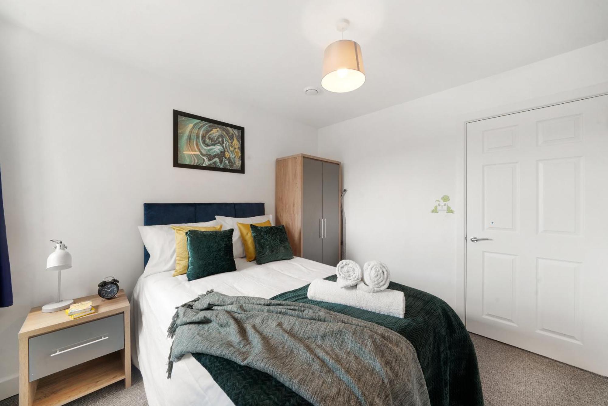Modern Apartments With Free Parking Near Heathrow Colnbrook Exterior photo