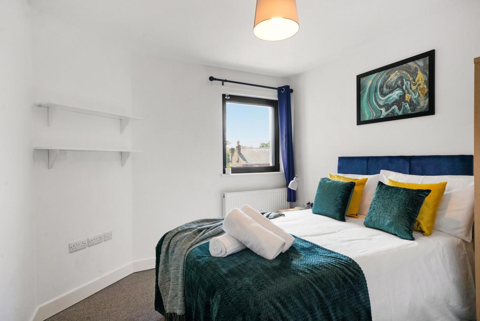Modern Apartments With Free Parking Near Heathrow Colnbrook Exterior photo