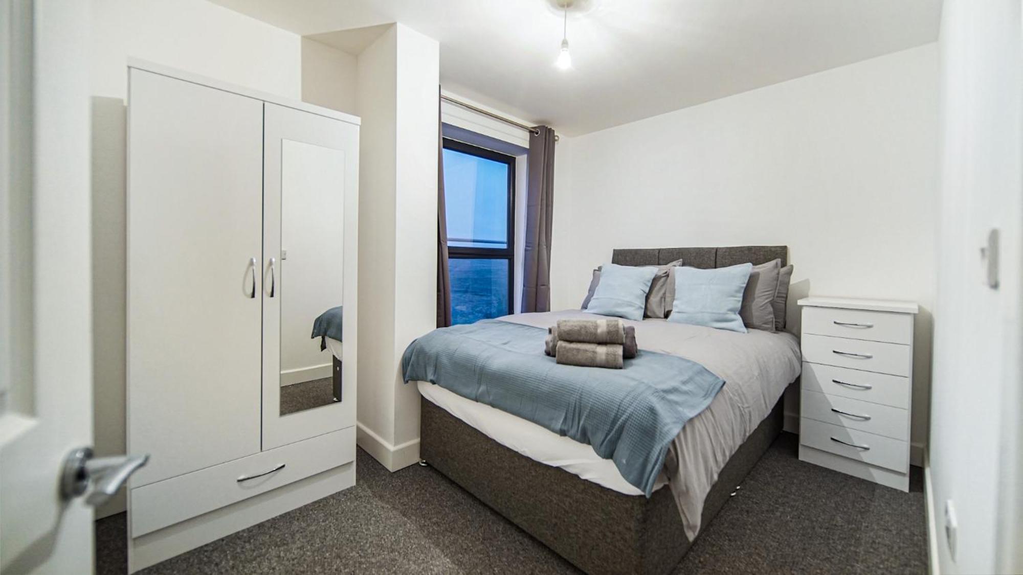 Modern Apartments With Free Parking Near Heathrow Colnbrook Exterior photo