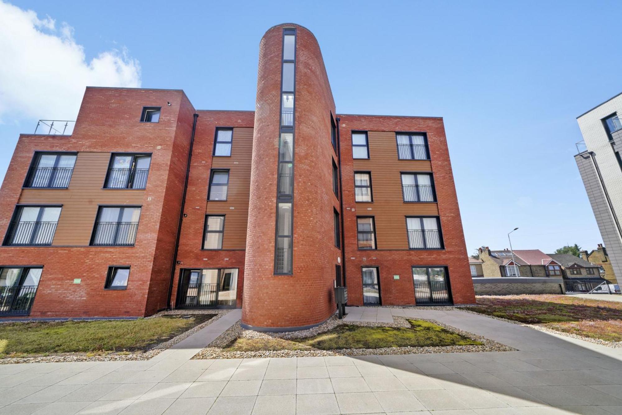 Modern Apartments With Free Parking Near Heathrow Colnbrook Exterior photo