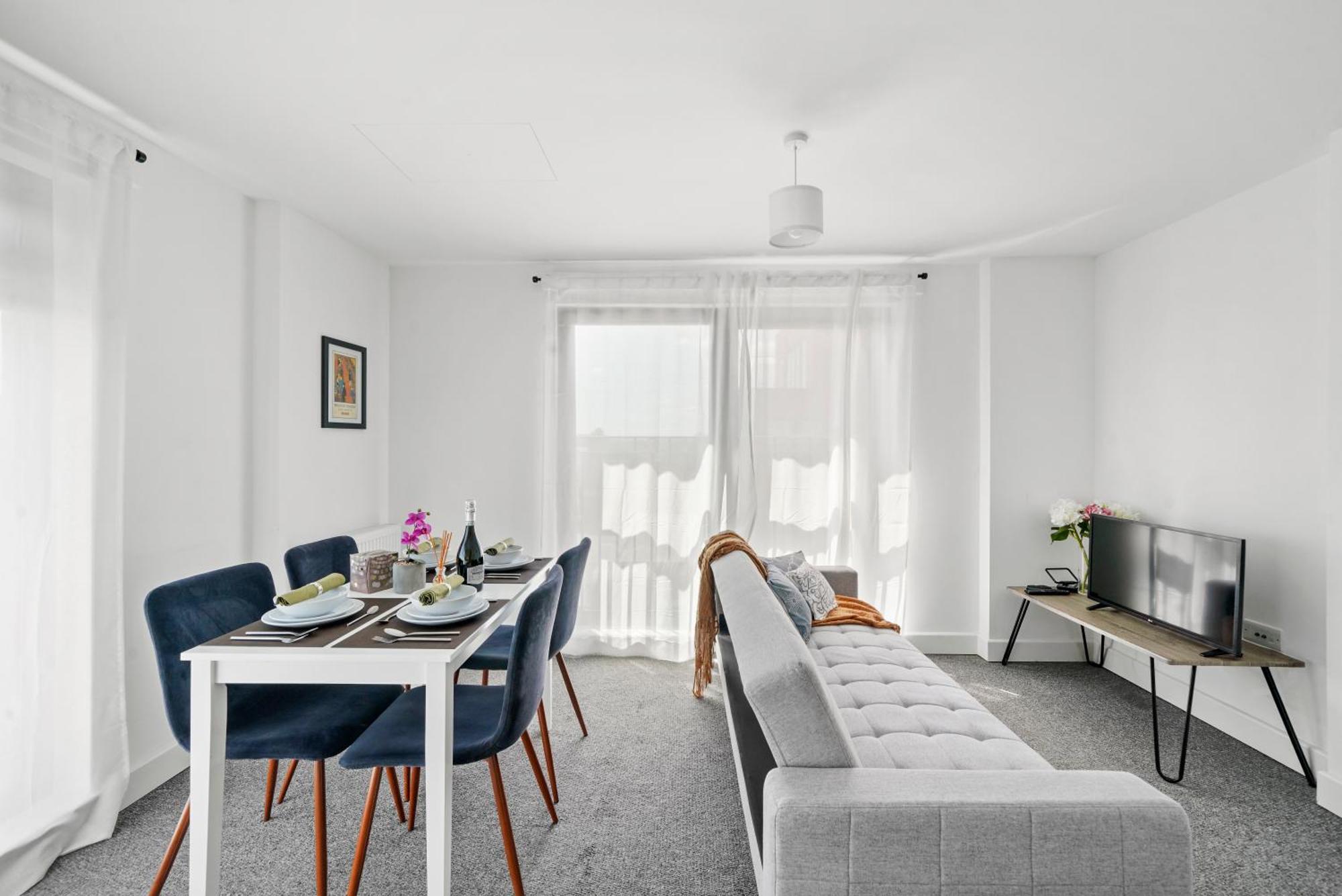 Modern Apartments With Free Parking Near Heathrow Colnbrook Exterior photo