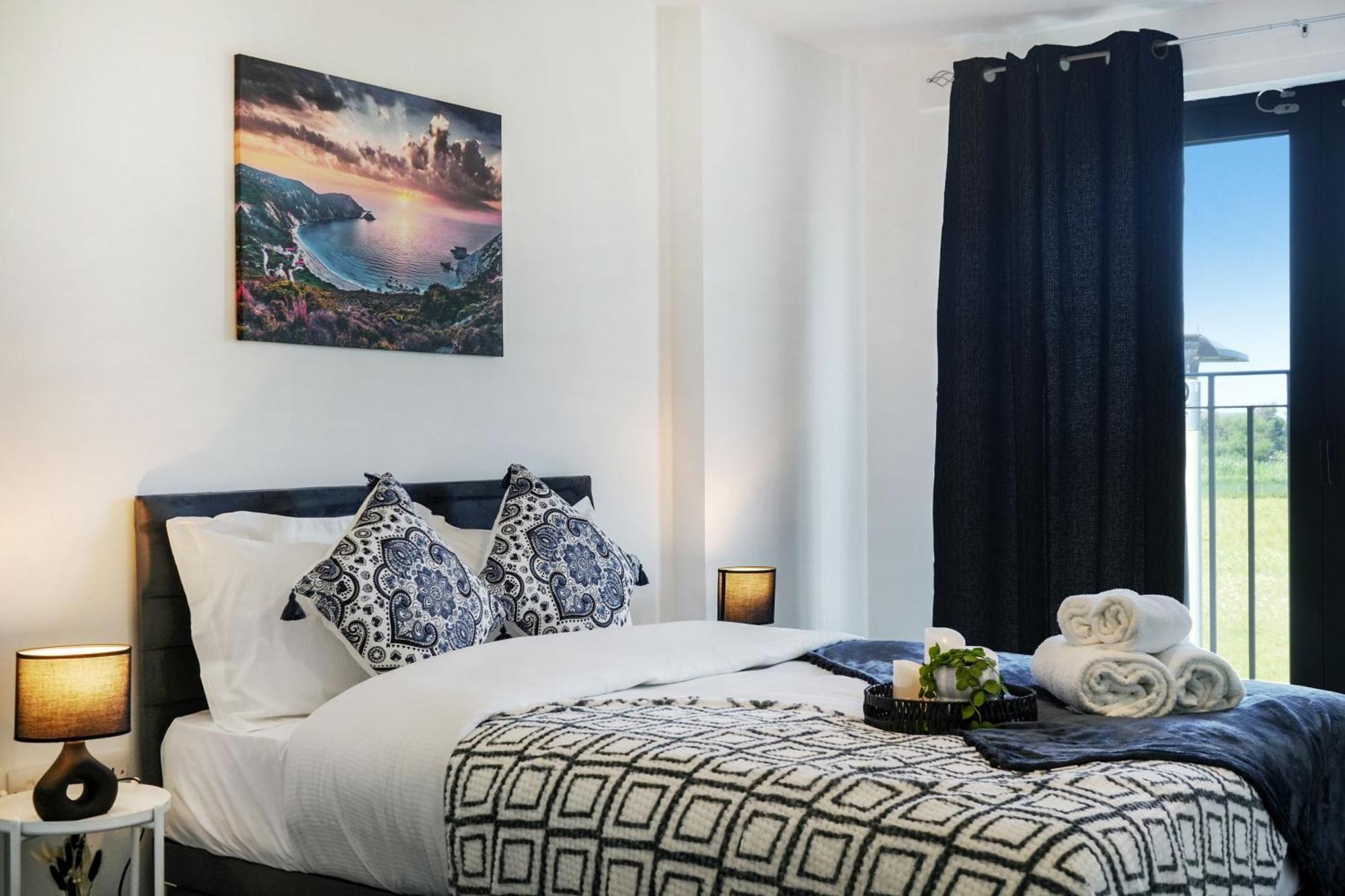 Modern Apartments With Free Parking Near Heathrow Colnbrook Exterior photo