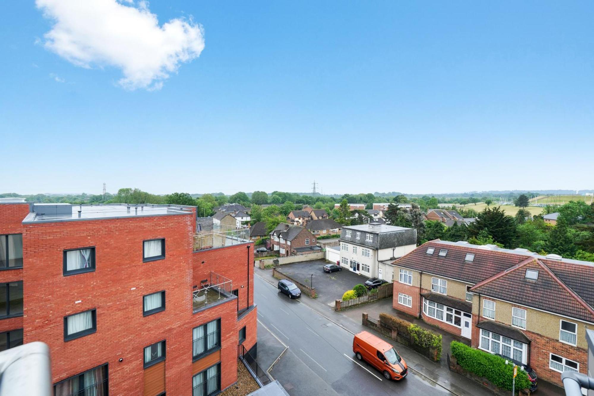 Modern Apartments With Free Parking Near Heathrow Colnbrook Exterior photo