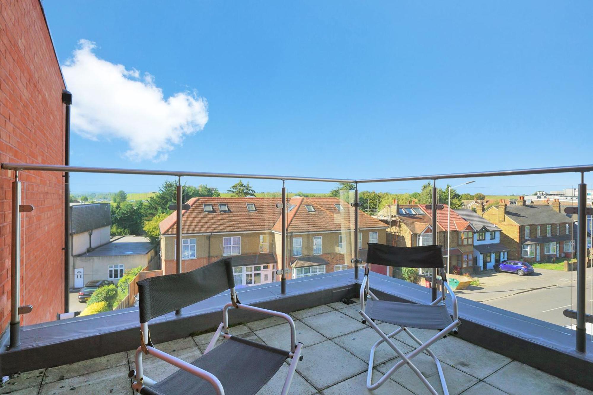 Modern Apartments With Free Parking Near Heathrow Colnbrook Exterior photo