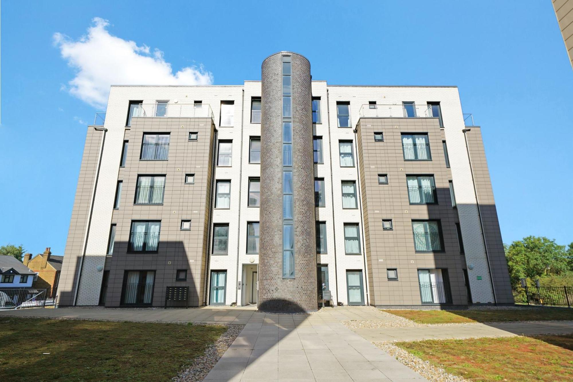 Modern Apartments With Free Parking Near Heathrow Colnbrook Exterior photo
